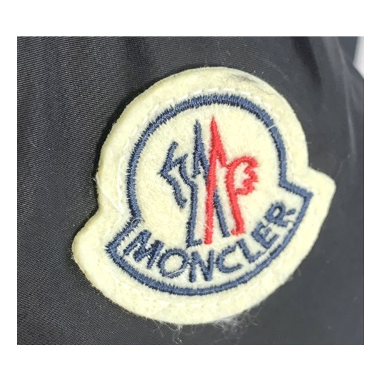Moncler Cinched-Waist Down Puffer Jacket with Fur-Trimmed Hood - Black